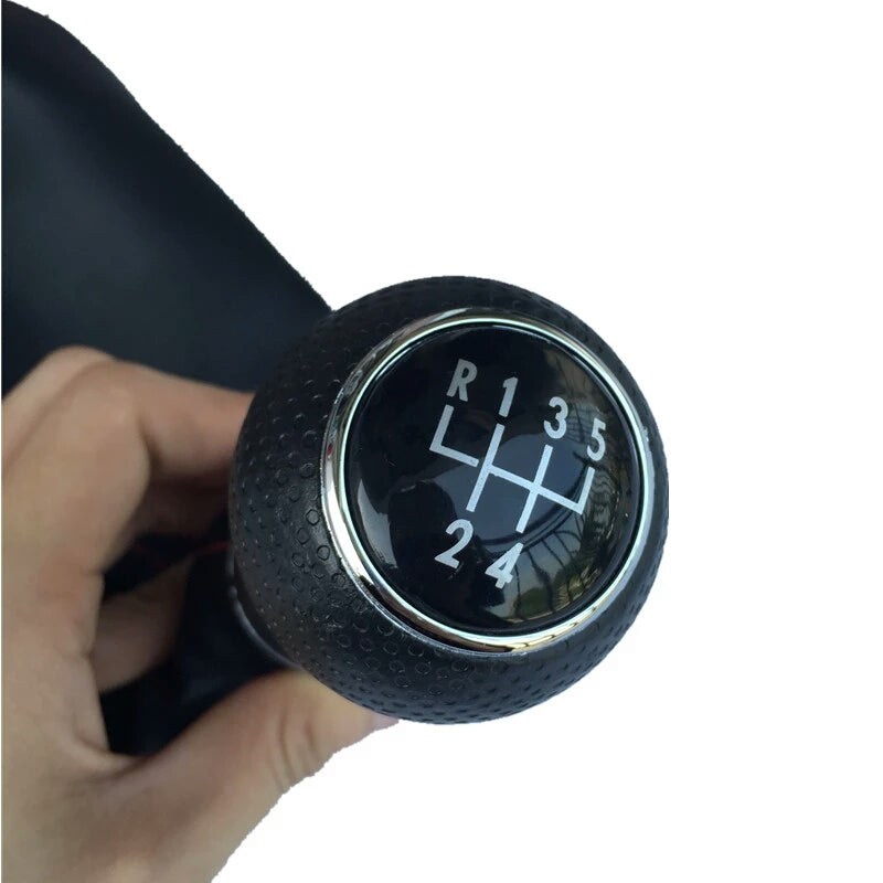 Seat váltógomb és váltószoknya fekete varrással