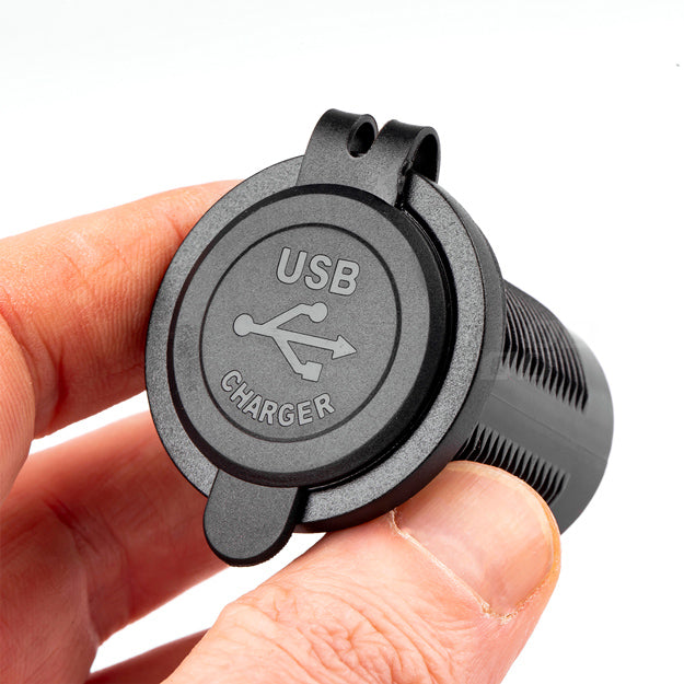 Szivargyujó aljzat autóba